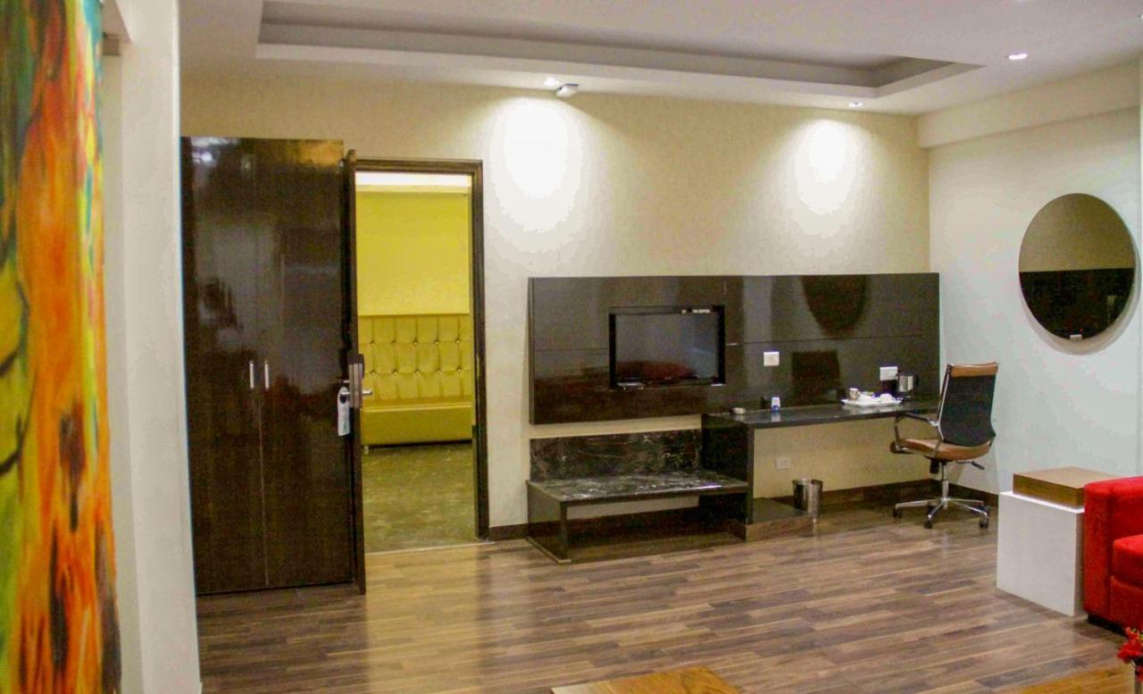 Four Leaf Hotel,Budaun Extérieur photo