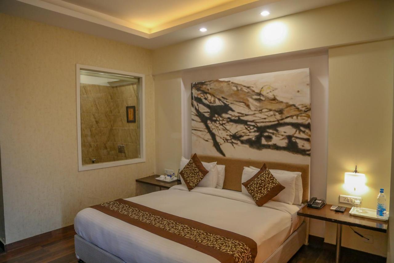 Four Leaf Hotel,Budaun Extérieur photo