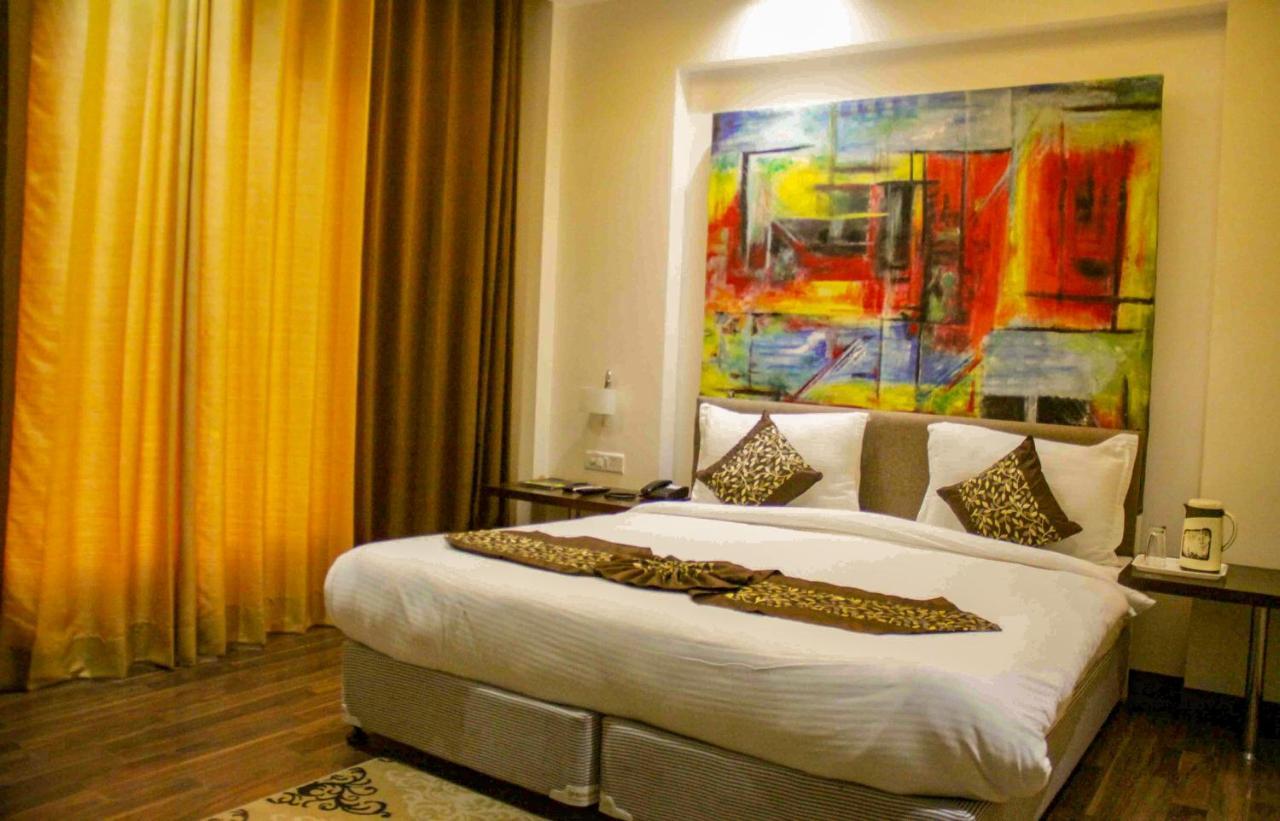 Four Leaf Hotel,Budaun Extérieur photo