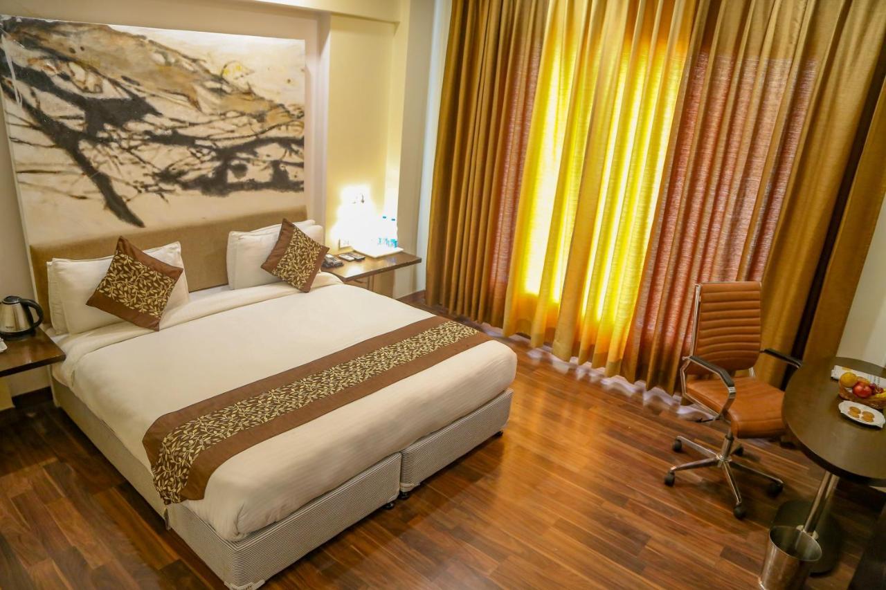 Four Leaf Hotel,Budaun Extérieur photo